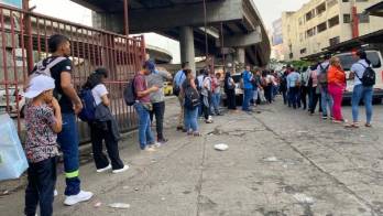 Moradores de Panamá Oeste están cansados de las largas filas y de los tranques, piden soluciones.