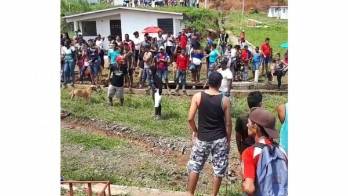 Hubo tensión en el lugar con la llegada de policías antimotines.