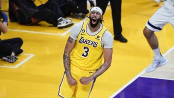 Tenía contrato en vigor con los Lakers hasta 2025.