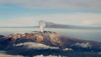 Esta ubicado entre Tolima y Caldas.