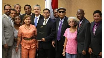 Eladio Fernández no faltó a la promulgación de la ley.