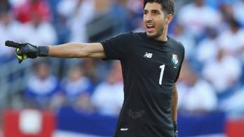 Jaime Penedo se paró firme en la portería.