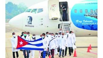 Honduras contratará a 89 médicos cubanos