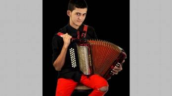 Teresín Jaén reencarna en el tiktoker Benjamín González