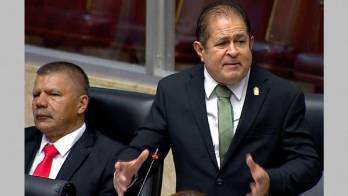 El parlamentario pide explicaciones.