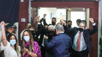 El exmandatario a su salida del tribunal criticó duramente al Ministerio Público y la forma como se llevó el juicio.