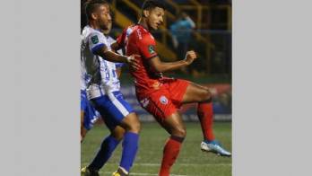 Ha marcado 8 goles en 13 partidos.