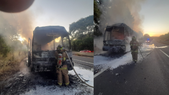 Este bus iba repleto de migrantes. Así quedó en Santiago de Veraguas
