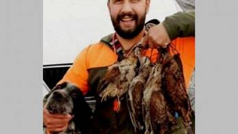 Iba de cacería, pero un perro pisó el fusil y le metió tiro en la espalda