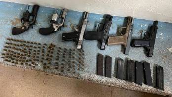 Decomisan 6 armas de fuego en Centro Penal La Joyita