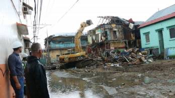 En Colón se desploman hasta cuatro caserones por semana.