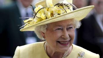 Reina Isabel cancela evento por malestar