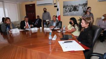 La Comisión de Asuntos Municipales, se discutió y aprobó el anteproyecto de Ley 99.