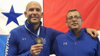 Esgrimista panameño se baña de presea dorada