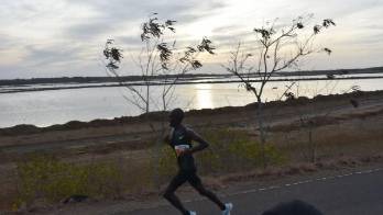 Corredor keniano manda en Aguadulce