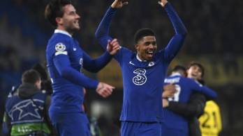 Jugadores del Chelsea celebrar su clasificación a la siguiente ronda.