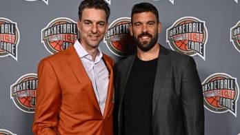 Marc Gasol (d) junto a su hermano Pau.
