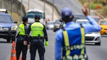 Evite la multa, pues habrá policías de tránsito por toda la carretera.
