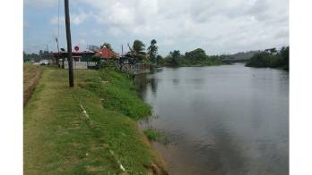 Son 15 familias colonenses que cada vez que llueve están con un nudo en la garganta.