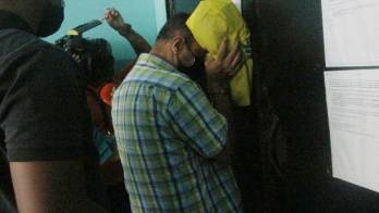 Le dio una bebida roja y otra azul al joven de 17 años, se sintió mareado y fue entonces que abusó de él.