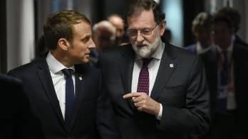 El presidente español, Mariano Rajoy junto a su homólogo francés Emmanuel Macron