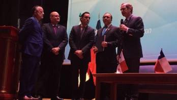 Expositores de ambos países en el encuentro.