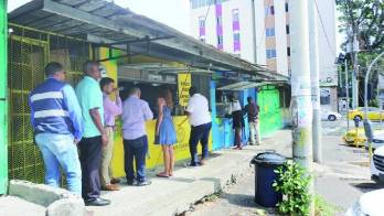 El comprar almuerzos en la calle también abre un hueco al bolsillo.