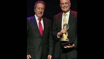 GALARDONAN AL EXMANDATARIO ARDITO BARLETTA | La Fundación Mundial de la Paz otorgó el premio de gobernabilidad al expresidente de la República, Nicolás Ardito Barletta, por sus contribuciones al desarrollo en Panamá y Latinoamérica por medio de su larga y respetuosa trayectoria profesional.