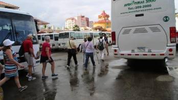 Ningún pasajero resultó herido por el objeto contundente.