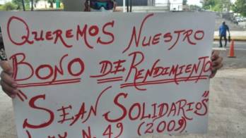 Funcionario de la Junta de Control de Juegos exigen su bono de rendimiento