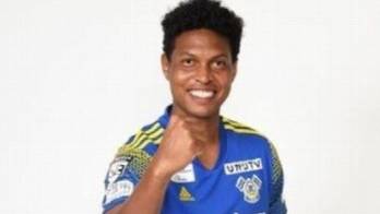 El panameño Oscar Linton juega como zaguero central.