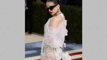 Kim Kardashian ficha a Rosalía para su nueva colección