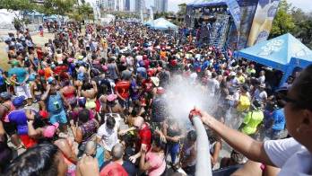 El protector solar debe aplicarse cada 30 minutos antes de exponerse al sol, para que la piel absorba el producto.