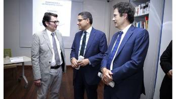 Emilio Crespo, de EFE, se pone al día con Eduardo Quirós.