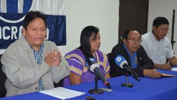 Indígenas perredistas.