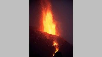 Cuatro semanas de humo, lava y devastación