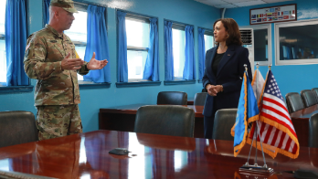 La vicepresidenta de EEUU, Kamala Harris, visita instalaciones de la frontera entre las dos Coreas.