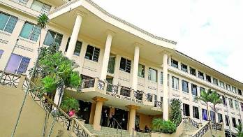 Audiencias de alto perfil aún aplazadas