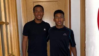 César Reyna (i) junto al ecuatoriano Abraham Torres (compañero de apartamento).