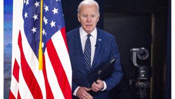El presidente estadounidense, Joe Biden, se prepara para hablar en el Eisenhower Executive Office Building en Washington (EE.UU.), este 18 de marzo de 2022.