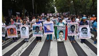 Padres y familiares de los 43 estudiantes desaparecidos.