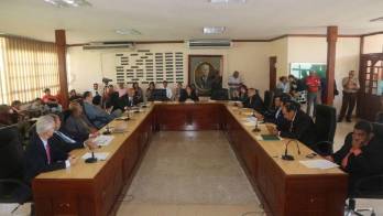 Reunión en el consejo municipal.