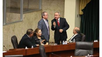 De Gracia, fiscal del colectivo, mantiene buena relación con ambas facciones perredistas.