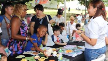 Es necesario que los niños practiquen buenos hábitos alimenticios.