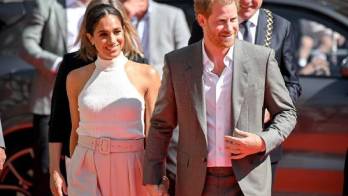 El príncipe Enrique, que vive en EEUU con su esposa, Meghan, y sus dos hijos, inició ese proceso legal contra el dueño de cabeceras como los tabloides Sunday Mirror, Daily Mirror y Sunday People.