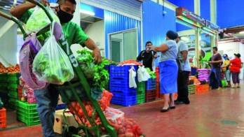 Merca Panamá resiente los cierres de calles, se quedan sin productos.