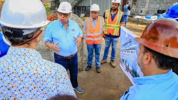 Representante de la OIT visita las obras del Instituto de Salud de los Trabajadores