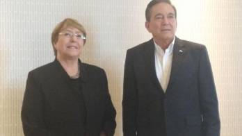 Reunión entre Bachelet (izq.) y Cortizo.