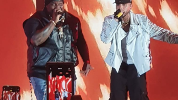 Rauw Alejandro recibió pantis y hasta un calzoncillo en Panamá