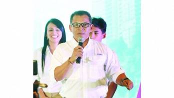 Luis Casis es el compañero de fórmula de Rómulo Roux de CD.